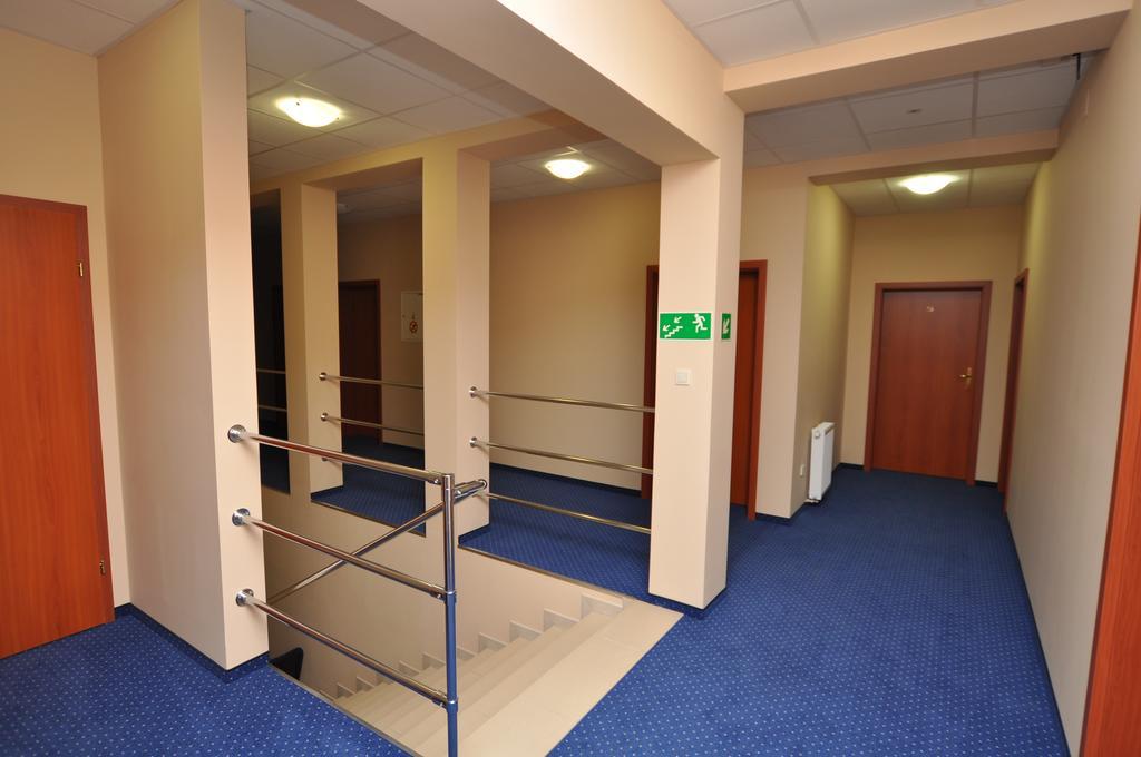 Hotel Artix à Zbąszynek Extérieur photo