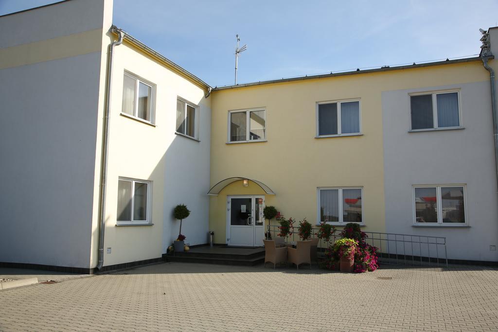 Hotel Artix à Zbąszynek Extérieur photo
