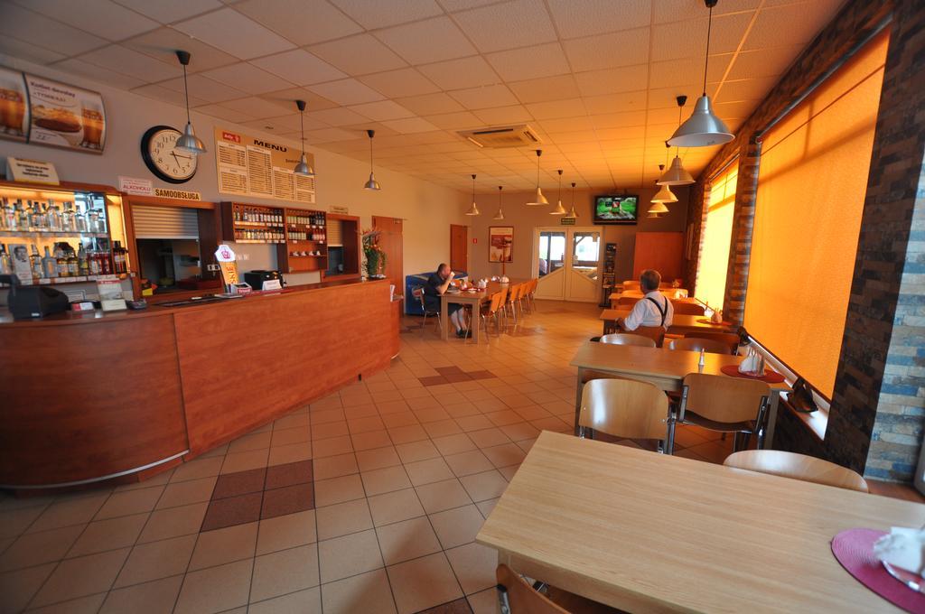 Hotel Artix à Zbąszynek Extérieur photo
