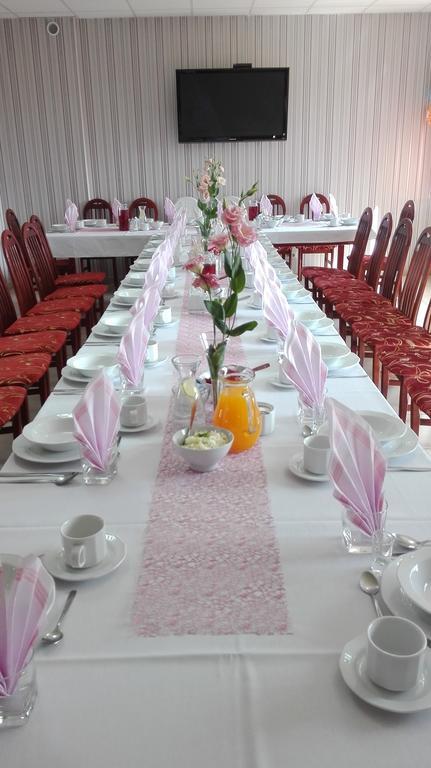 Hotel Artix à Zbąszynek Extérieur photo