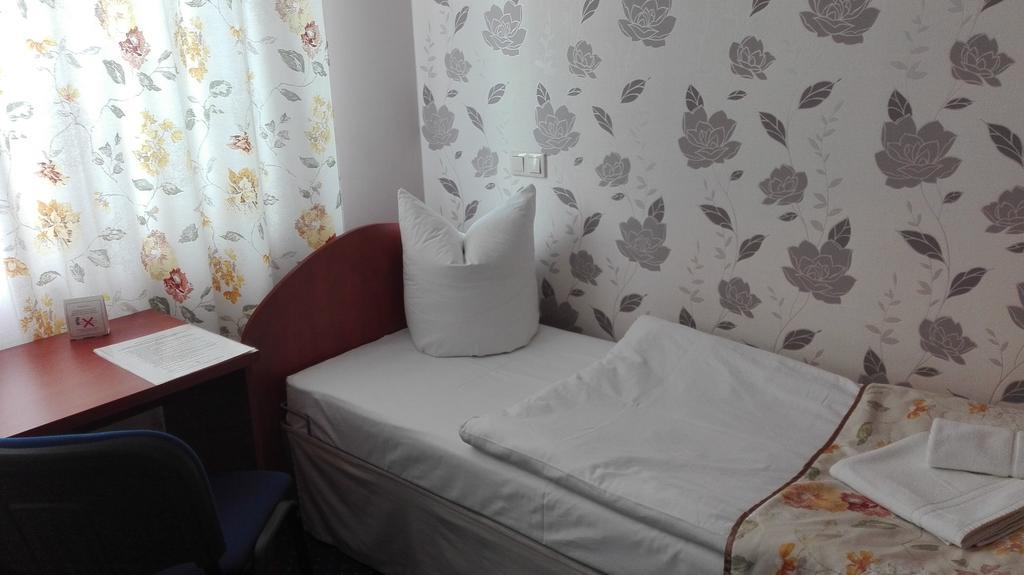 Hotel Artix à Zbąszynek Extérieur photo