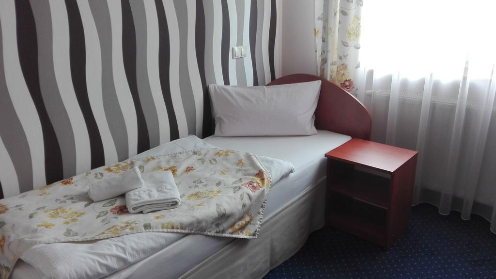 Hotel Artix à Zbąszynek Extérieur photo