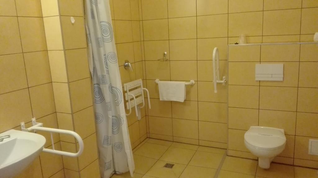 Hotel Artix à Zbąszynek Extérieur photo