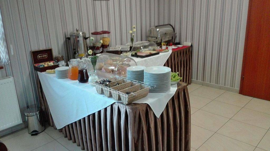 Hotel Artix à Zbąszynek Extérieur photo